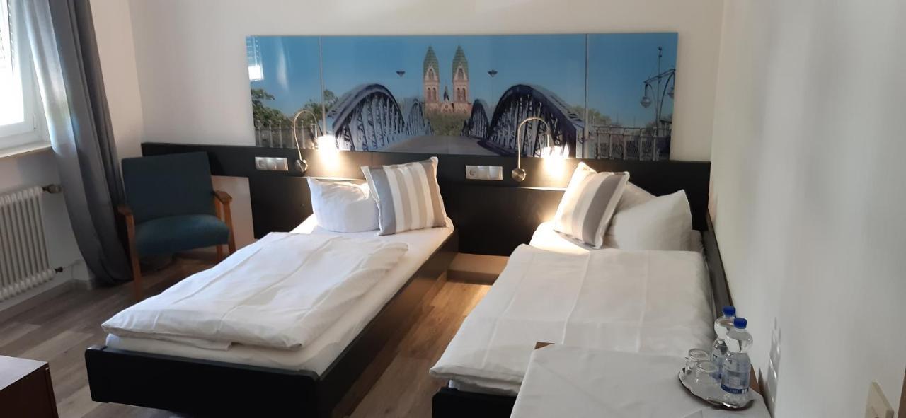 Hotel Baeren Garni ไฟรบวร์กอิมไบรส์เกา ภายนอก รูปภาพ